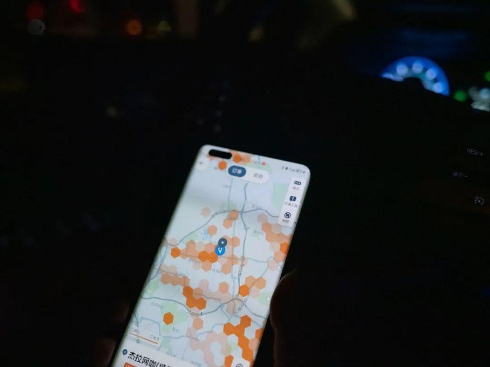 “卷不动了”的网约车司机：有人连着5天睡车里，有人12小时挣150块