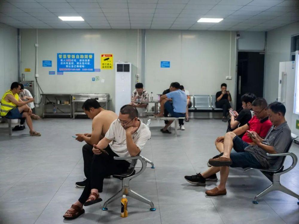 “卷不动了”的网约车司机：有人连着5天睡车里，有人12小时挣150块