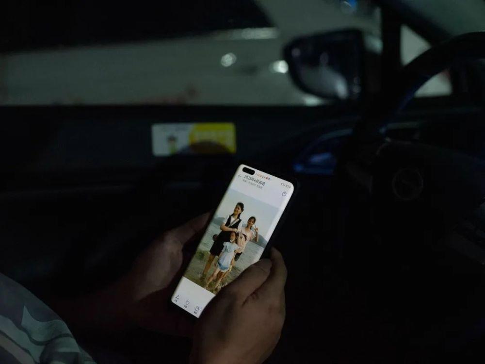 “卷不动了”的网约车司机：有人连着5天睡车里，有人12小时挣150块