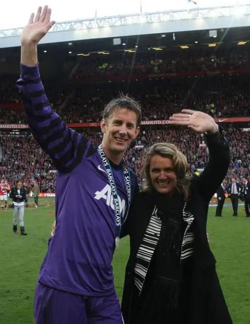 传奇门将范德萨度假时突发脑溢血!被送重症监护,14年前妻子曾患病