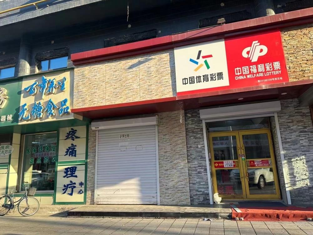 年轻人卖“刮刮乐”搞钱：上班族周末摆摊日销过万，00后考公失败开起彩票店