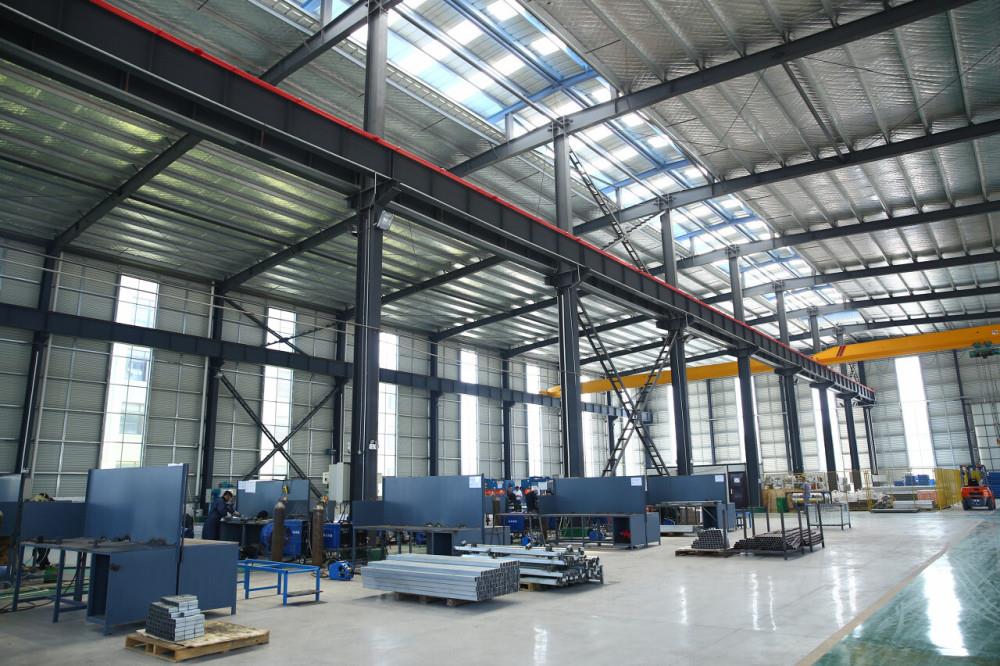 大学生暑假涌向工厂流水线：月入五六千 目标赚出一台iPad