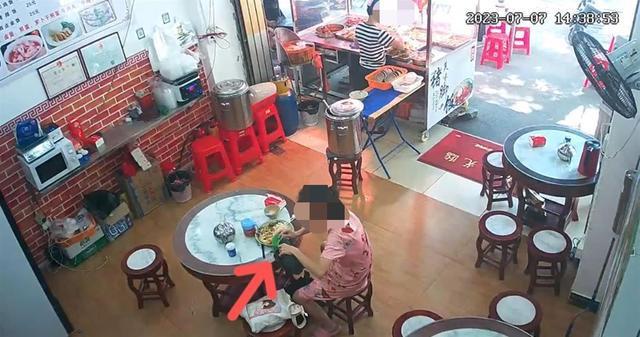 网传“广州一餐饮店疑被人投放不明物品” 警方通报