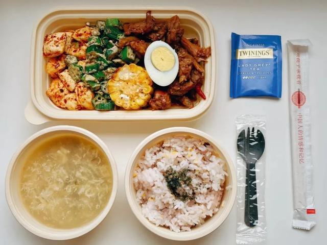 “我吃啥你吃啥”,全职妈妈一个月轻松流水4000 ,有人开张十来天就天天爆单!年轻打工人带火“成人小饭桌”