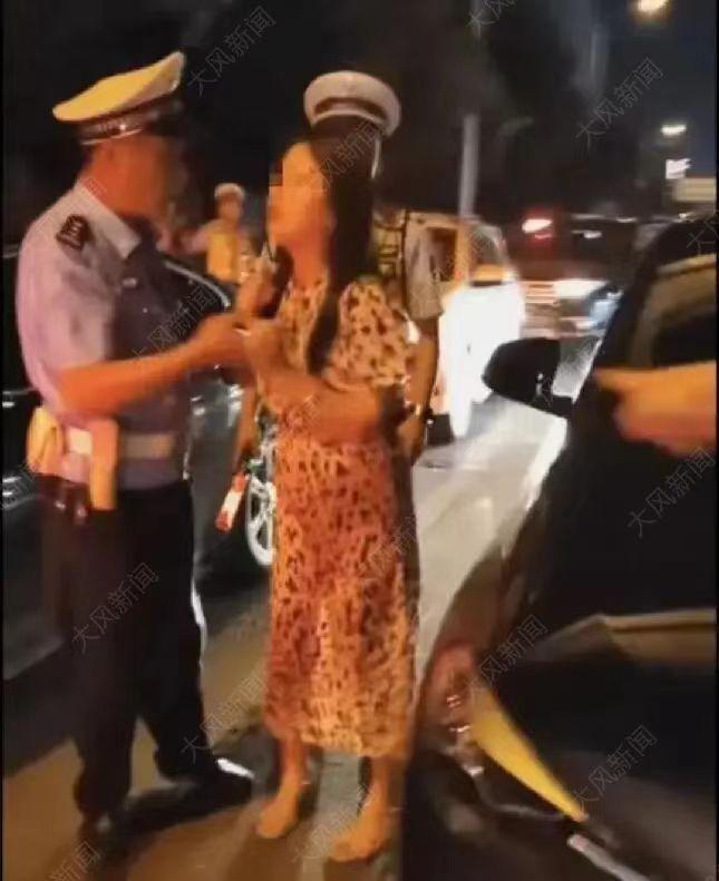 宝马女司机醉驾撞人拖行一审被判6年 受害女子原想坐轮椅参加庭审未果 病床上用写字板表达诉求:“我要抗诉”