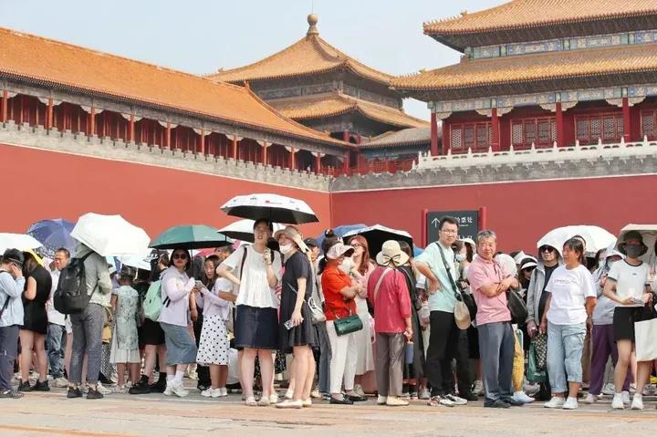 40度高温，暑假游还是人山人海