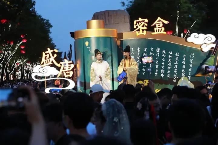 40度高温，暑假游还是人山人海