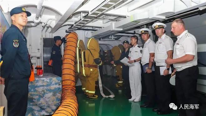中俄海军官兵互相参观军舰 俄方直言“收获很多”