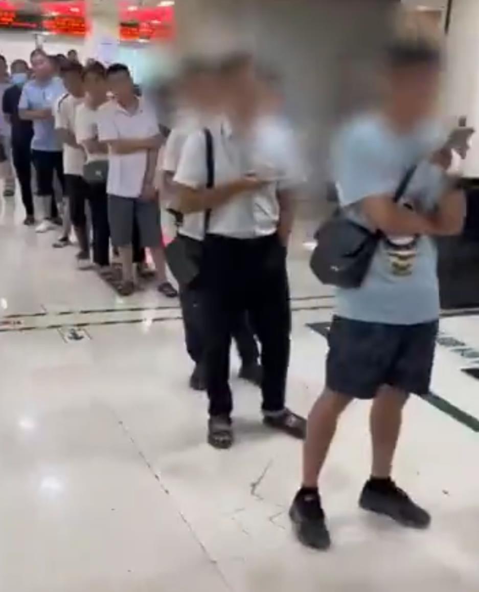 浙江温州一医院仅开1个取药窗口，院方回应