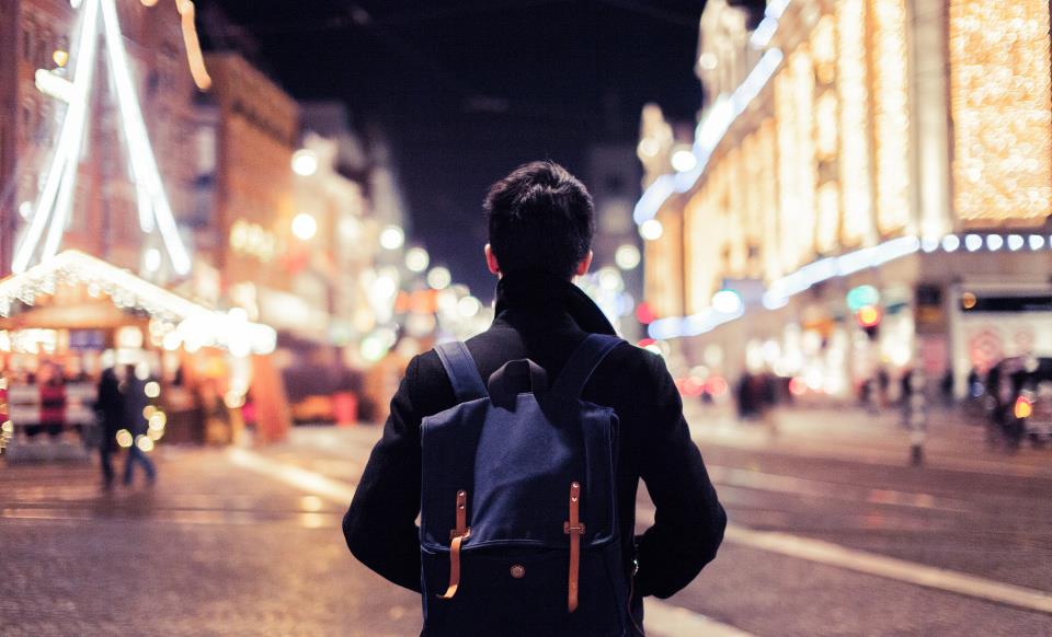 留学到一半家庭破产，没毕业就断供：有人大二退学回国参加高考