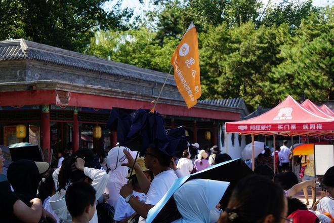 北京导游酷暑日记:俩月没休息,年轻导游累哭了