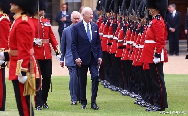 英国国王遇上美国总统，高龄老人又闹出世界笑话，拜登的健康堪忧