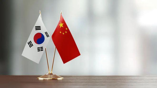 王毅会见韩国外长朴振