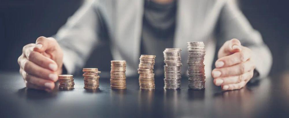 明星基金经理2年亏了292亿，基民急了：你凭什么偷懒躺平？