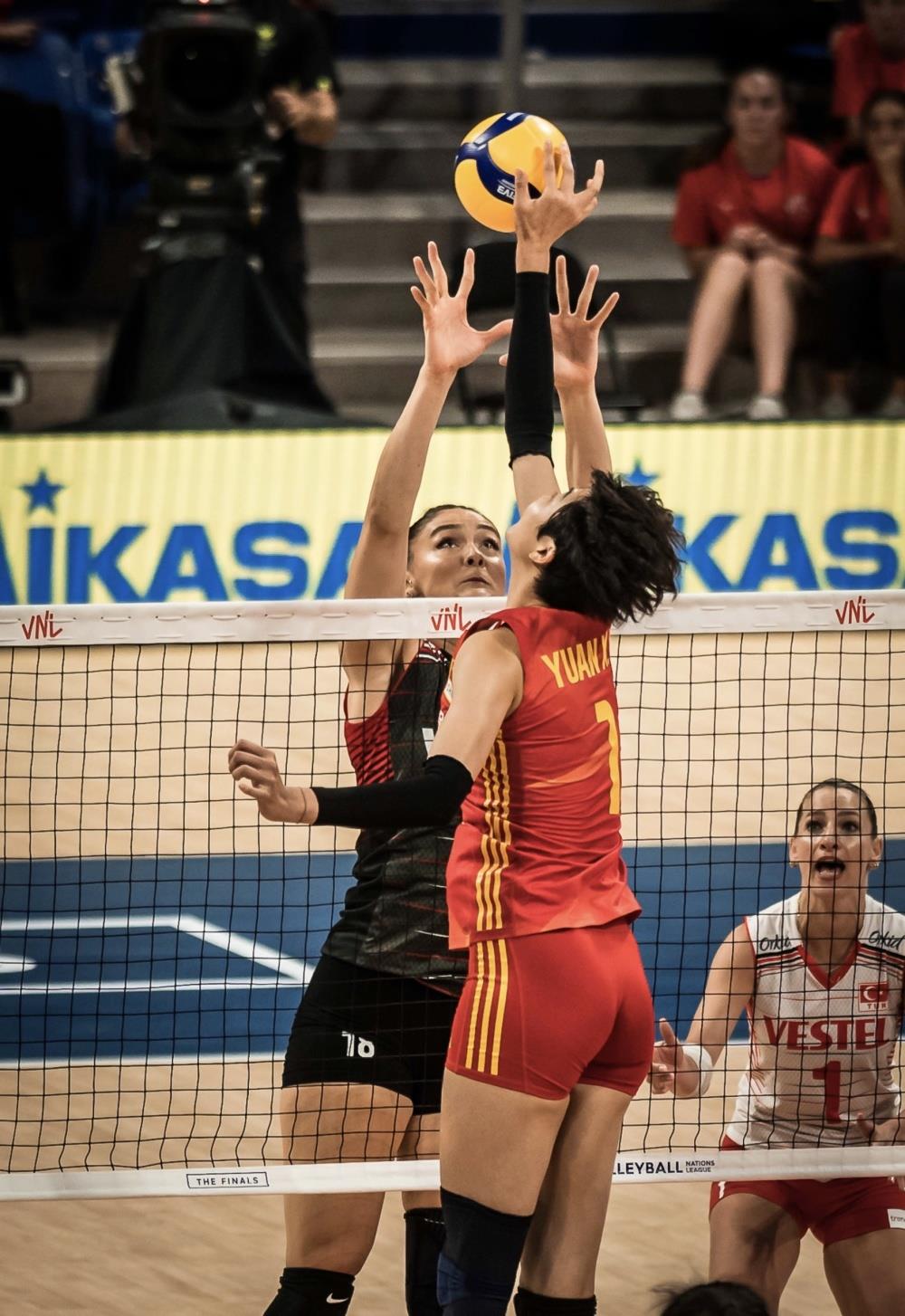 世联赛官方最佳阵:中国女排3人!李盈莹获第1主攻,瓦尔加斯MVP