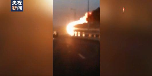 克里米亚大桥再遭袭!普京下令调查,梅德韦杰夫:与“恐怖分子”对话无用,唯一出路是摧毁其最高领导层