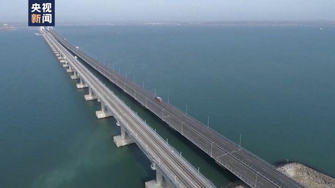 克里米亚大桥再遭袭!普京下令调查,梅德韦杰夫:与“恐怖分子”对话无用,唯一出路是摧毁其最高领导层