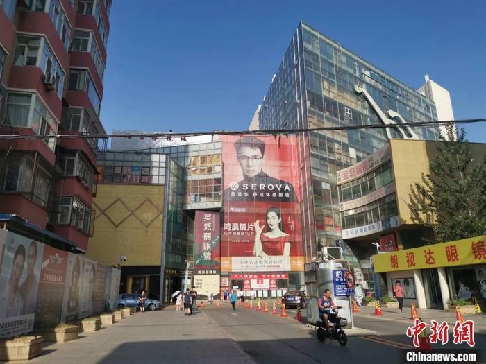 一副眼镜动辄上千，谁在“收割”近视眼