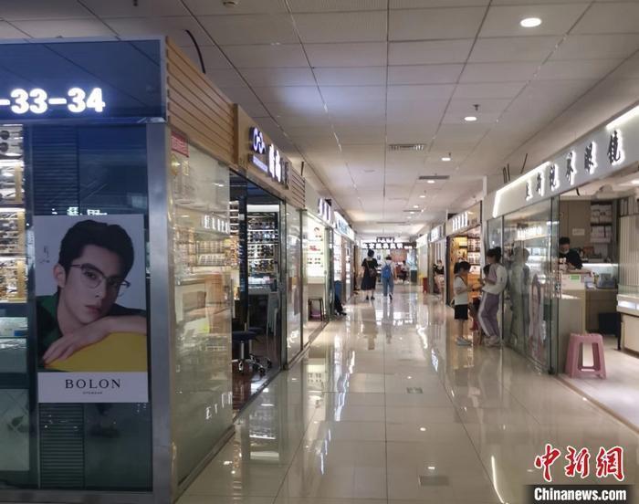 一副眼镜动辄上千，谁在“收割”近视眼