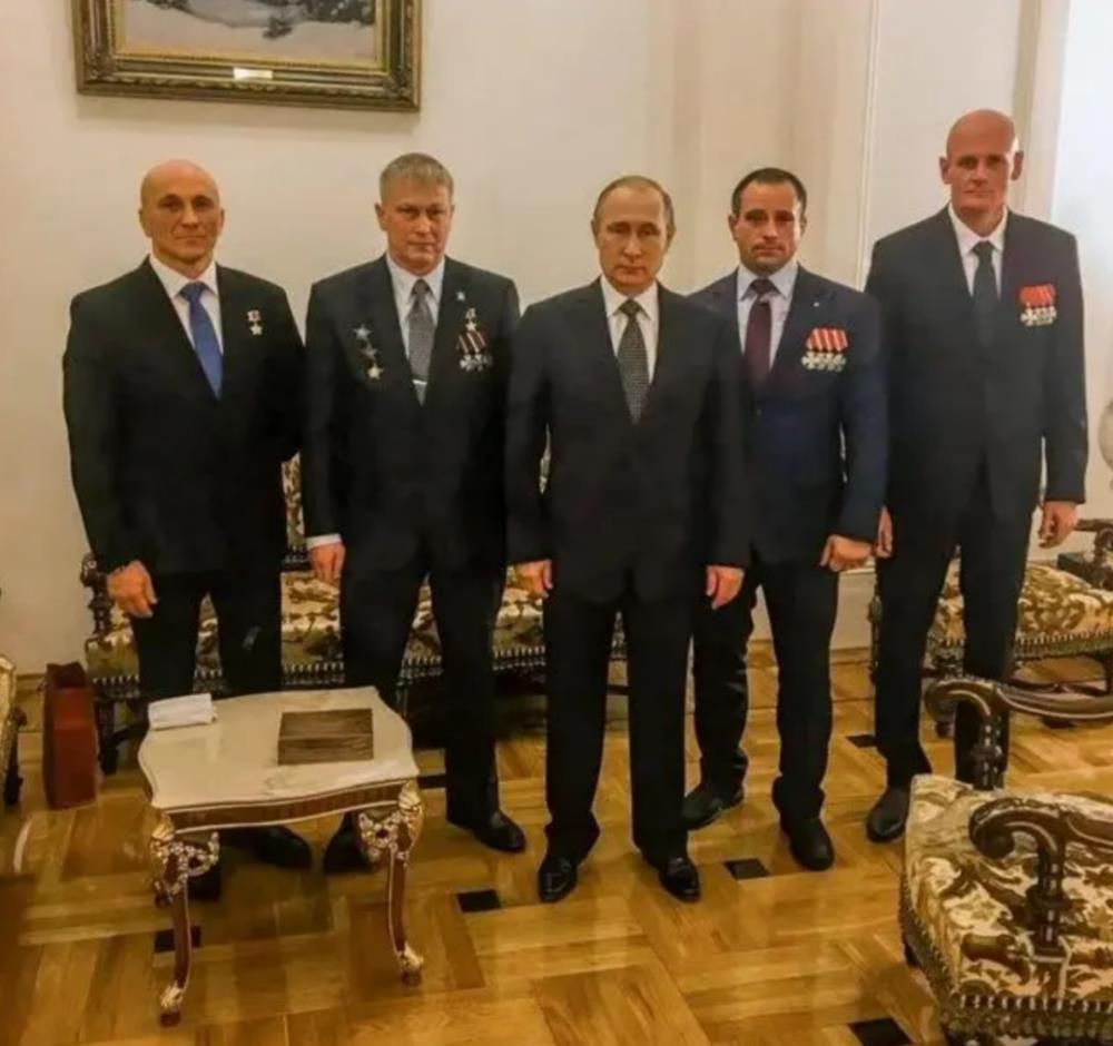 深挖 | 普京“钦点”的瓦格纳新领导人“白发”是谁?