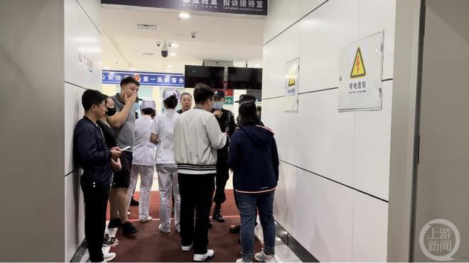 齐齐哈尔体育馆坍塌事故造成11人死亡，一排球队队员因受伤停训躲过一劫