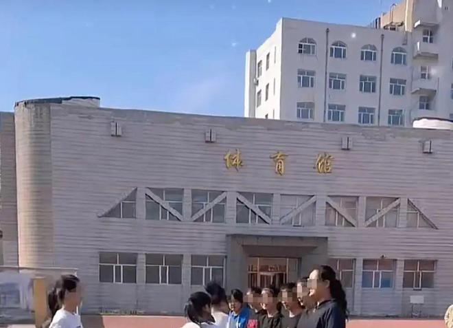 体育馆坍塌事故致11人死亡！救援现场曝光，受伤人员多为学校女排队员和教练