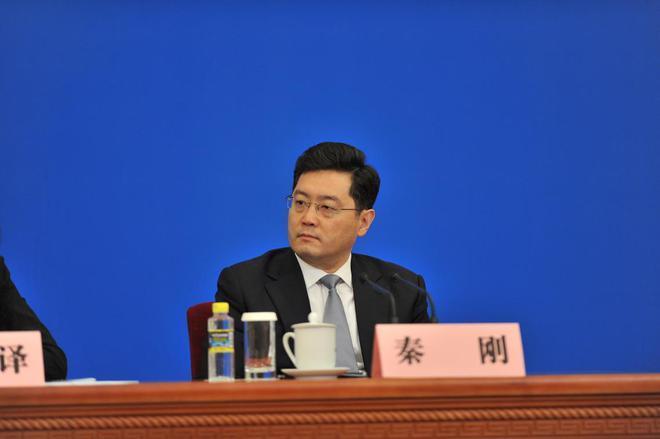 十四届全国人大常委会举行第四次会议　　审议刑法修正案（十二）草案　　决定任命王毅为外交部部长、潘功胜为中国人民银行行长　　习近平签署主席令　　赵乐际主持