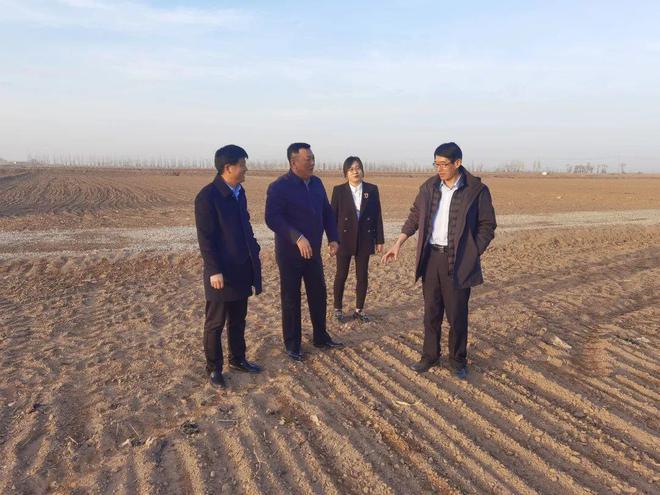 内蒙古一区委书记参加手工割麦比赛被赞“手法娴熟”，曾多次到田间地头调研