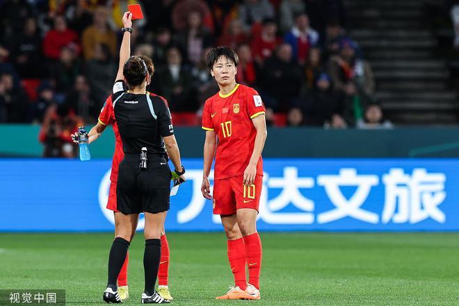 少一人作战又怎样!十人中国女足1-0海地,王霜点球破门