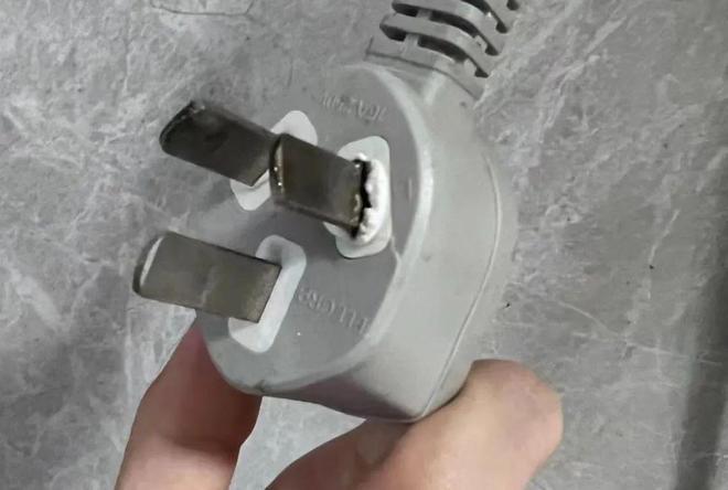 家里突然电费猛增？女子“死里逃生”后晒图：都发黑了！曾有人不幸身亡