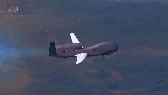 大型无人机、水下核鱼雷都“搓”出来了?时隔五个月,朝鲜这场大阅兵看点太多!