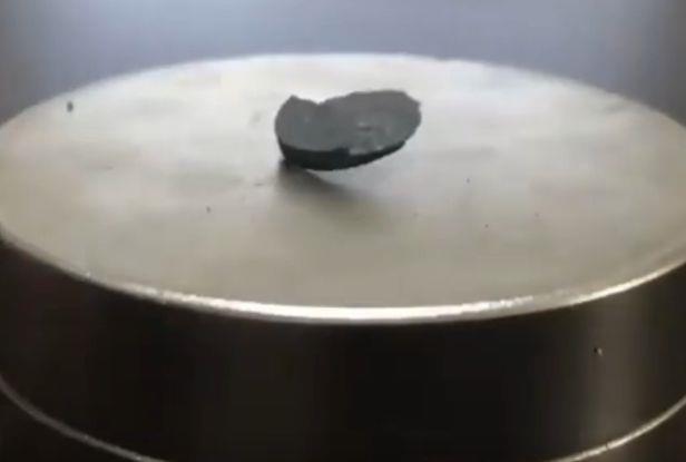 开启新纪元？韩团队发文称合成室温超导，中科院物理所“前排吃瓜”