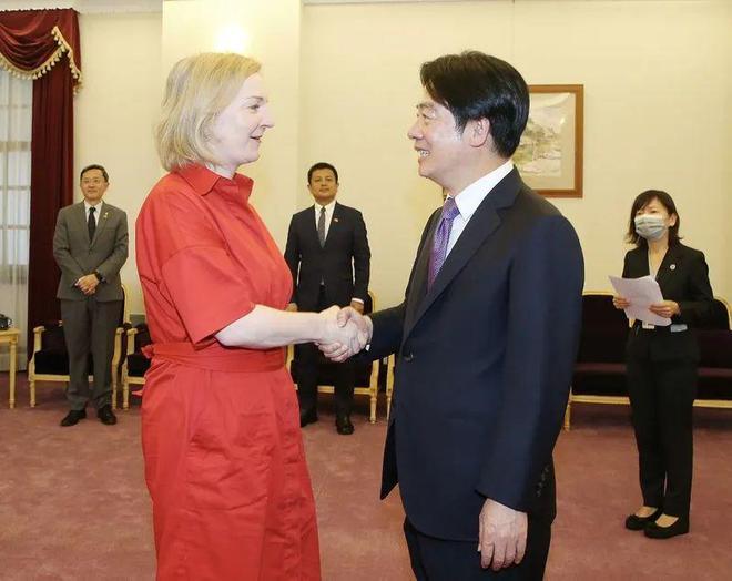 自由女神像是绿色因为挺台湾？美国人不干了……