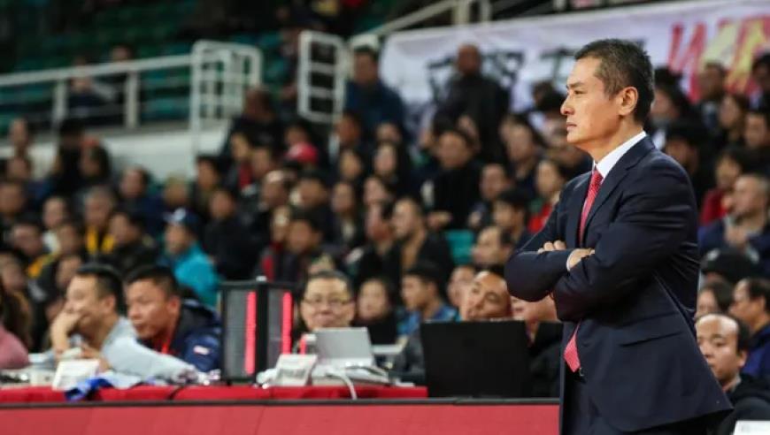 94岁老人称遭保姆虐待，被偷250多万养老钱，居委会：老人儿子儿媳已从国外回来处理此事，保姆被开除