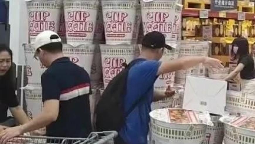 浙江金华女孩高考705分，父母打8.8折庆祝的凉菜摊关门歇业！知情人：突然全网关注压力很大，一家人出远门了