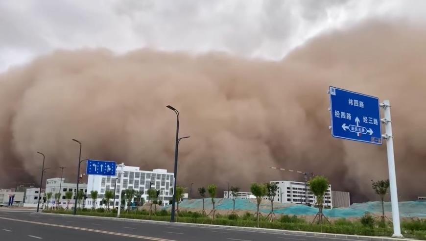 “汪峰玄学”又灵验了！汪峰刚宣布上海演唱会新曲目，蔡徐坤同时发文回应一夜情堕胎传闻，一分一秒都不差