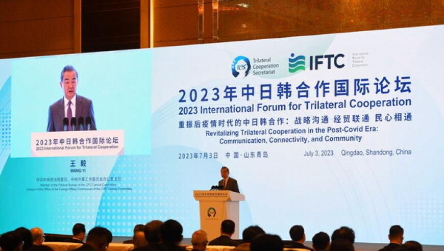 美共和党炫耀“月球没其他国旗”，被网友贴五星红旗打脸