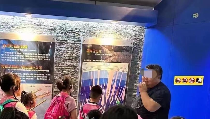 男子骑单车300公里到三亚，偷住别墅半个月喝光6瓶茅台，网红“痞幼”：是我的家！吃瓜吃到自己身上