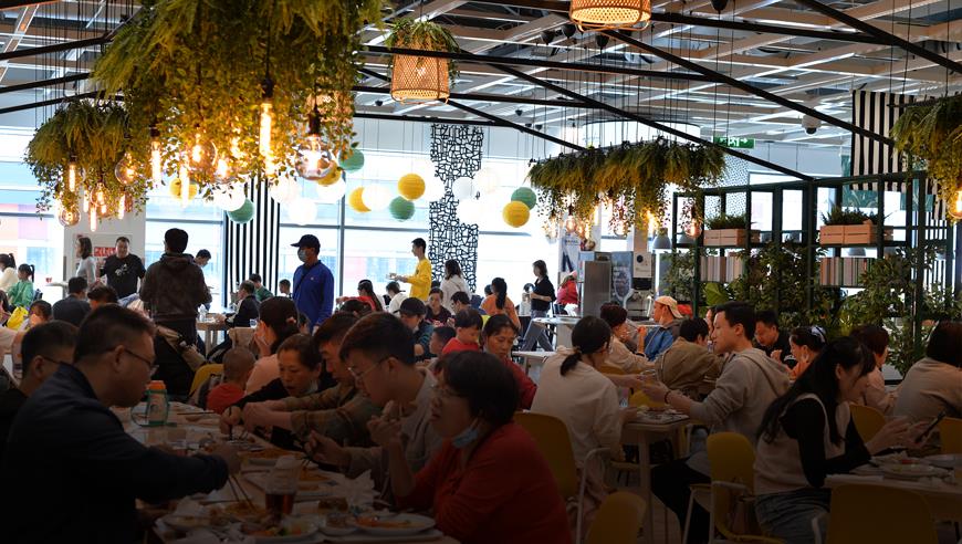 英国夫妇买彩票中3亿元，曾发誓继续过普通生活，7年后各自和新伴侣住豪宅