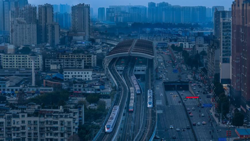 亚洲富豪“盯上”2.5亿印度人：没用过智能手机，百元机能否抢占市场