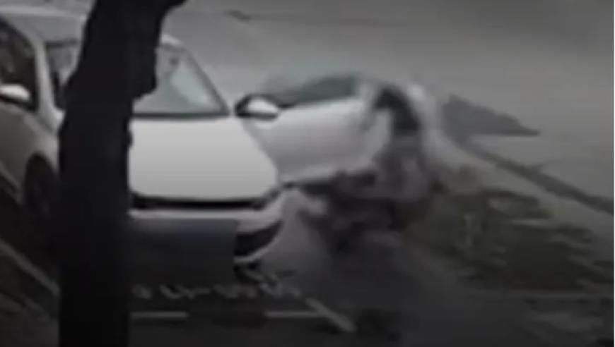 Uzi哭了！EDG淘汰OMG后，他在后台落泪！喊话阿乐：能不打冒泡赛吗