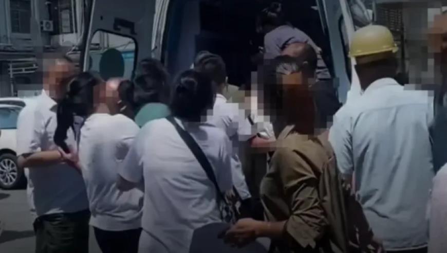 天津一小区15只猫高空坠亡，公安：消防协助抓猫时，猫咪受惊坠楼