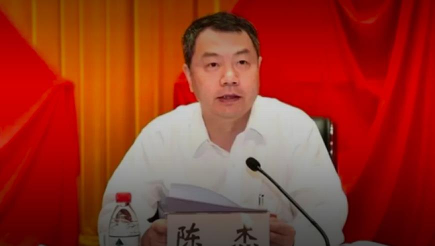 旅法大熊猫“圆梦”抵达四川