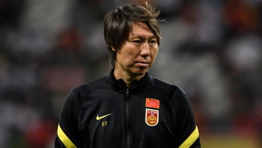 湖南汉寿县多人当街持刀互砍：路过车辆纷纷躲避，当地派出所回应