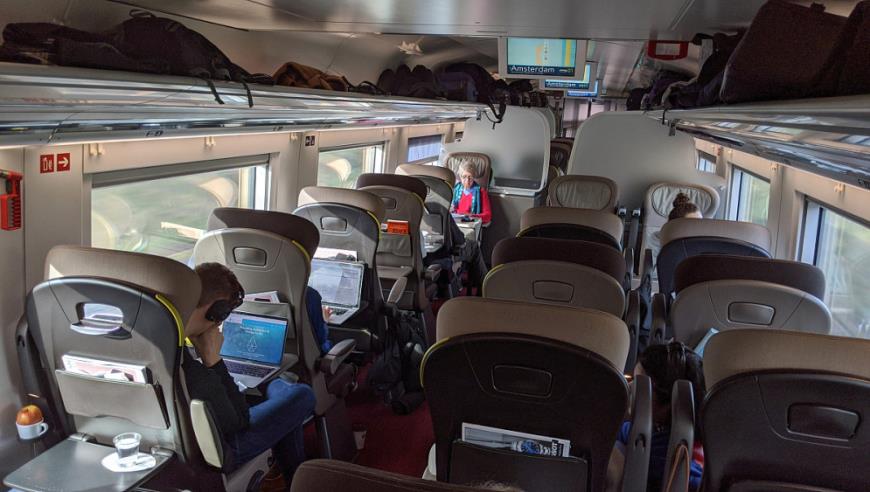 不只是快乐：“村超”给中国西南小城带来了什么？