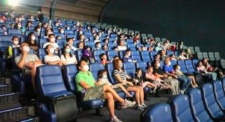 今日影评|在影厅背诗、跳舞？是打扰还是打call？