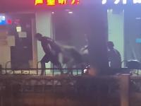 唐山街头女子被拖拽暴打 警方通报,究竟是怎么一回事?