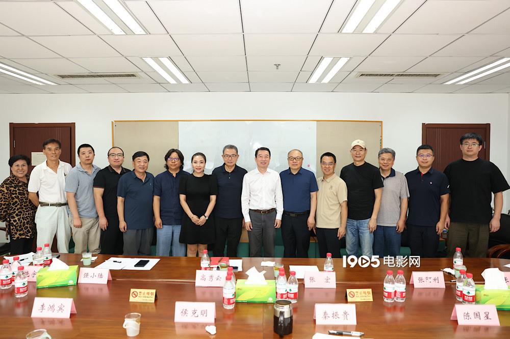 专家热评《唱支山歌给党听》 指导剧本定位创作