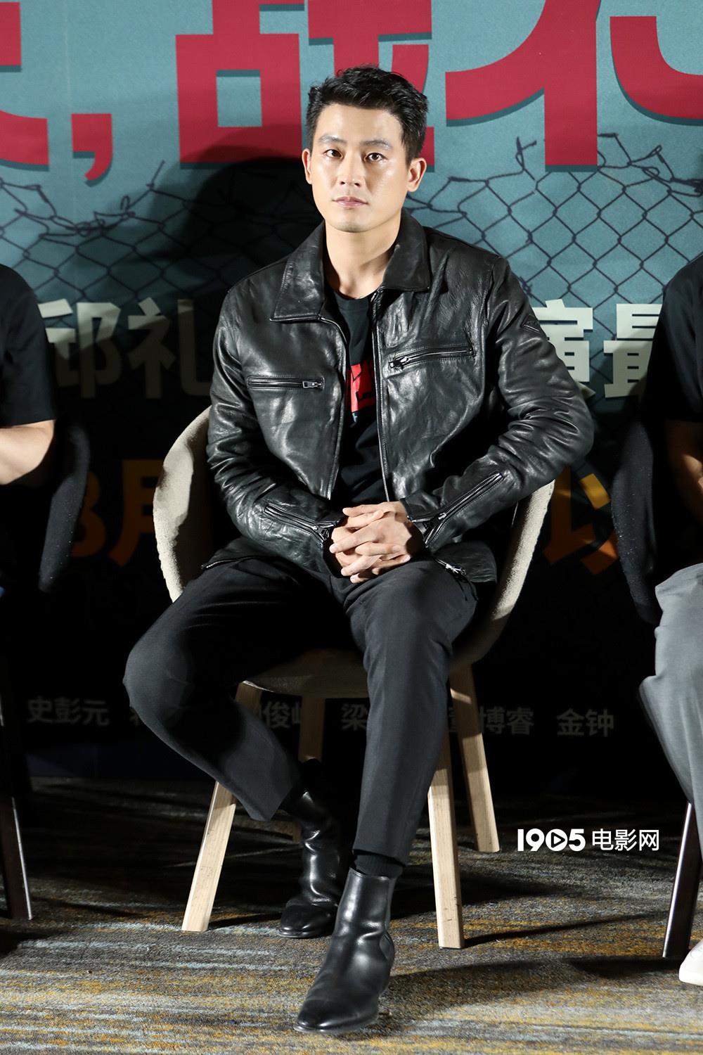 《绝地追击》首映 欧豪俞灏明等致敬边防武警战士