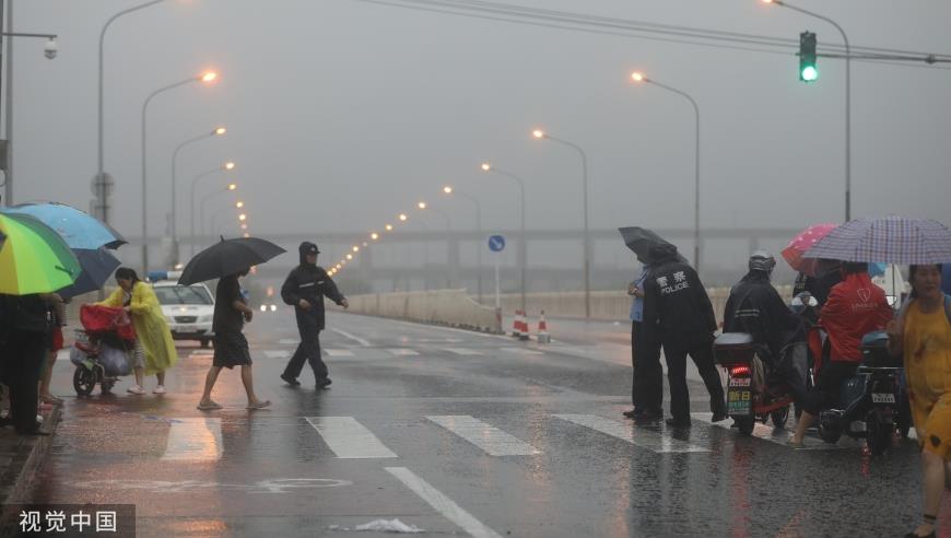 河北涿州公安：需大量船只转移群众，急需照明设备方便夜间救援